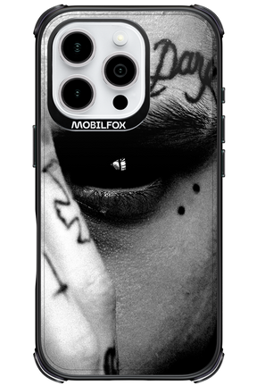 Eye On You - Apple iPhone 16 Pro