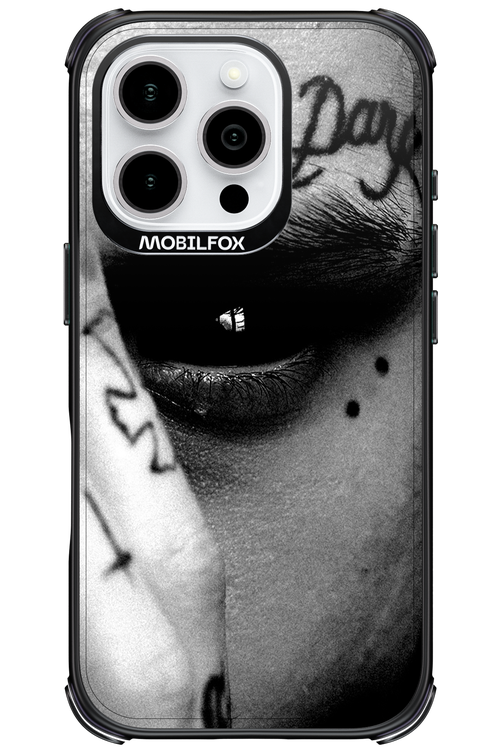 Eye On You - Apple iPhone 16 Pro