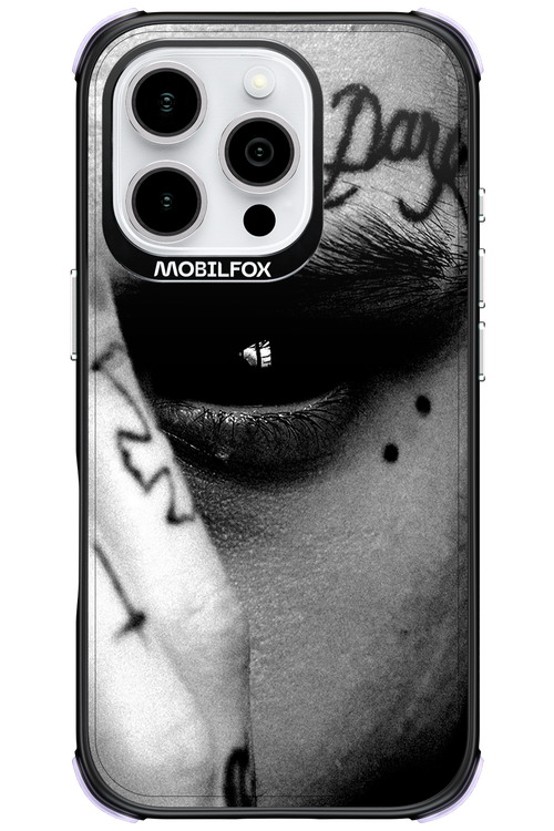Eye On You - Apple iPhone 16 Pro