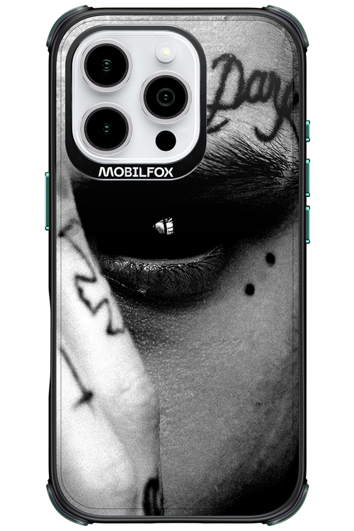 Eye On You - Apple iPhone 16 Pro
